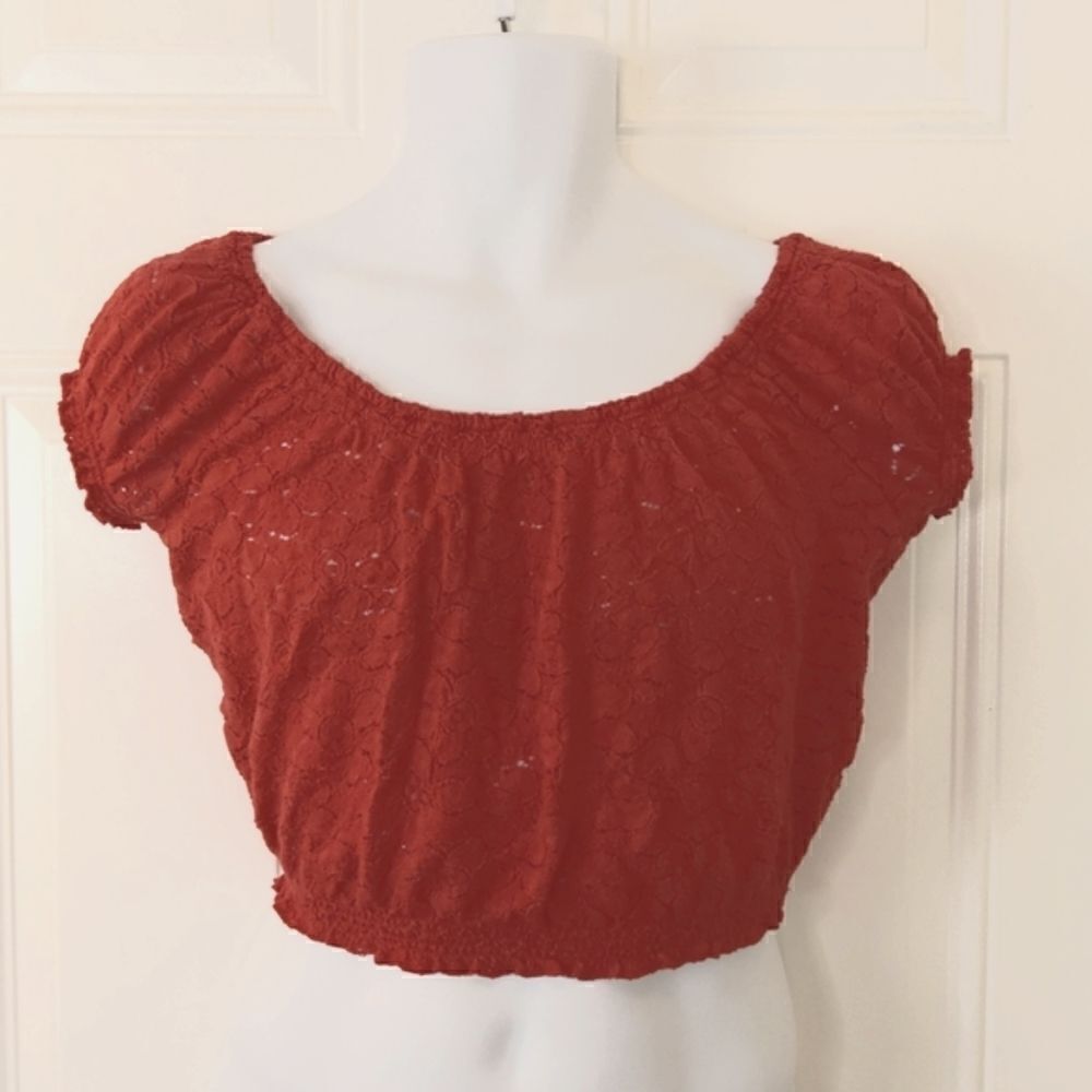 (3/$22) Aeropostale short sleeve red lace crop top